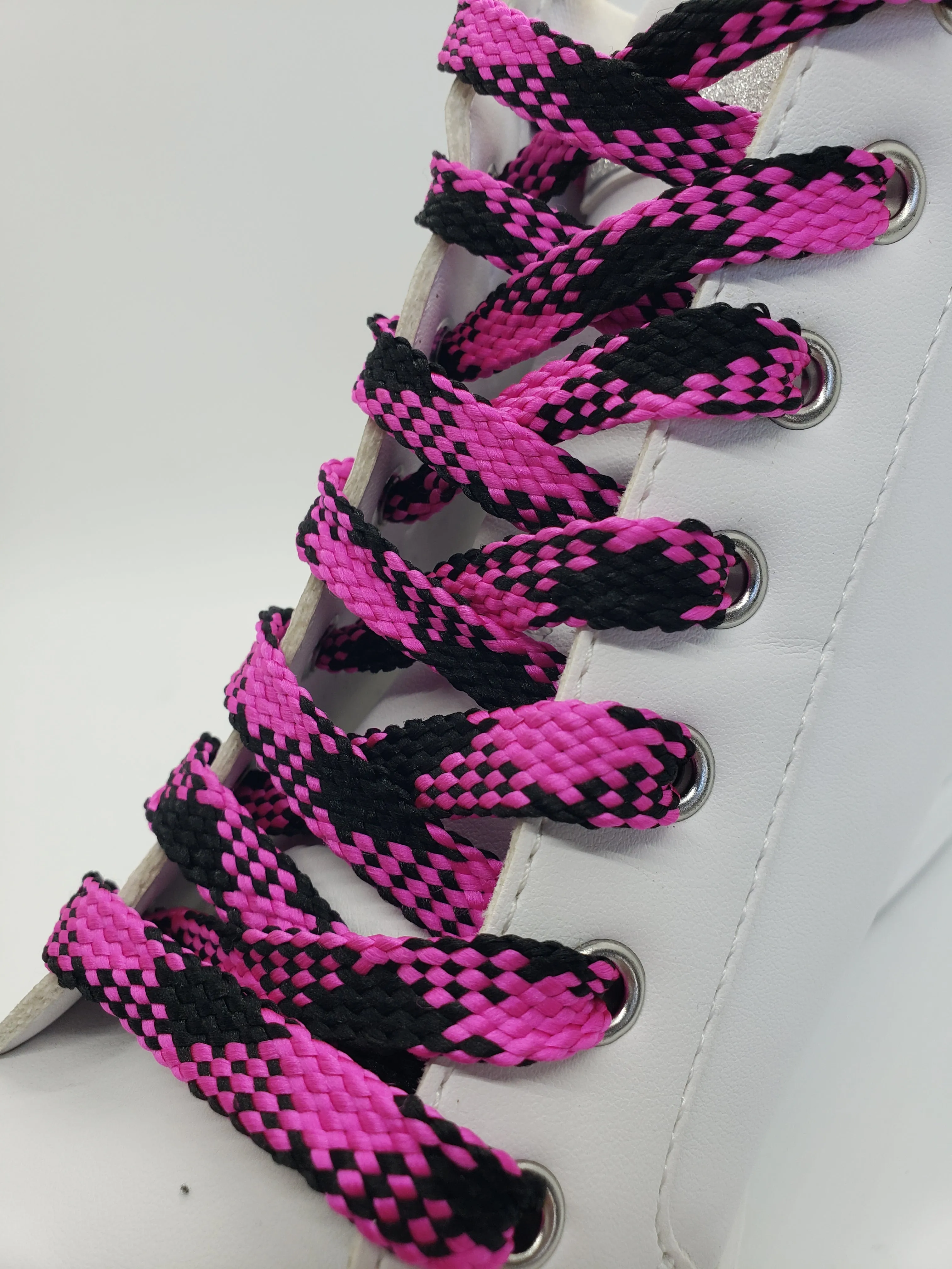 Flat Argyle Shoelaces - Black and Pink