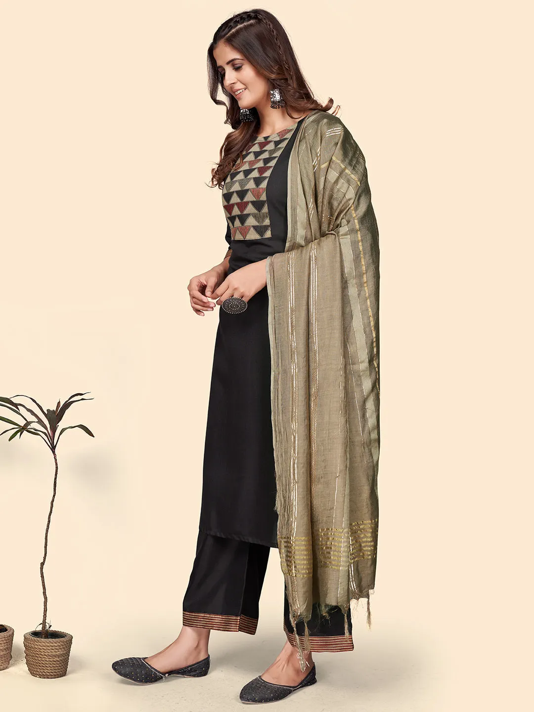 Women'S Printed Straight Cotton Blend Black Stitched Kurta Palazzo With Dupatta